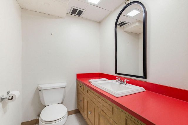 6757 N Santa Monica BOULEVARD, Fox Point, WI 53217