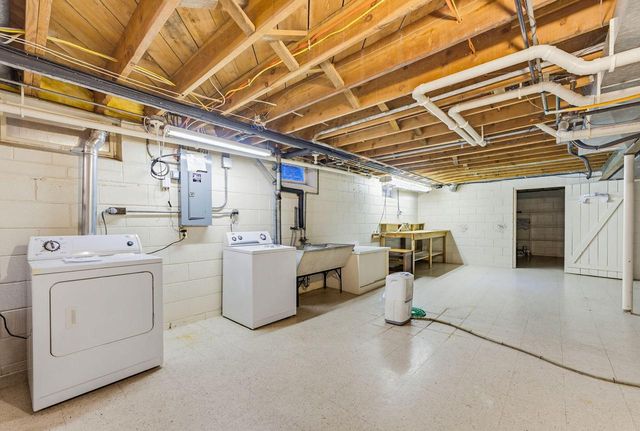 6757 N Santa Monica BOULEVARD, Fox Point, WI 53217