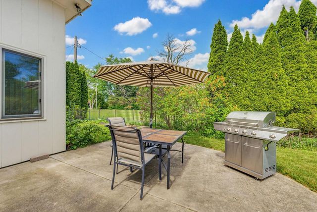6757 N Santa Monica BOULEVARD, Fox Point, WI 53217