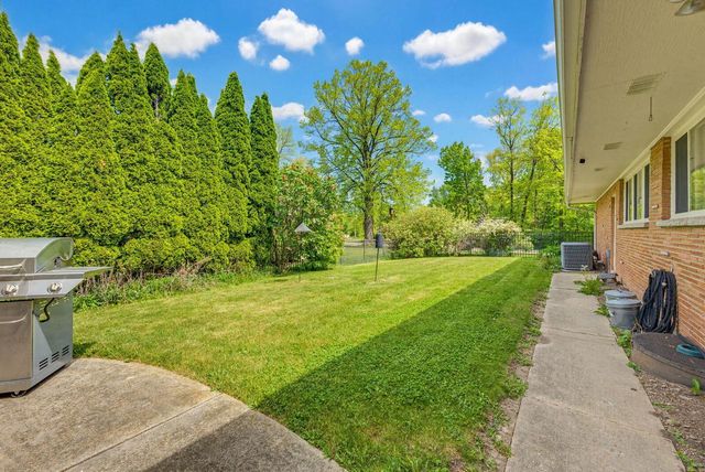 6757 N Santa Monica BOULEVARD, Fox Point, WI 53217