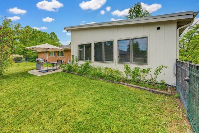 6757 N Santa Monica BOULEVARD, Fox Point, WI 53217