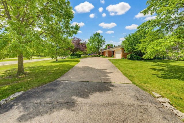6757 N Santa Monica BOULEVARD, Fox Point, WI 53217