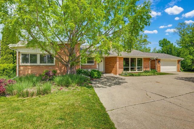 6757 N Santa Monica BOULEVARD, Fox Point, WI 53217