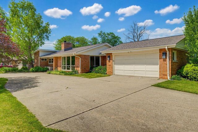 6757 N Santa Monica BOULEVARD, Fox Point, WI 53217