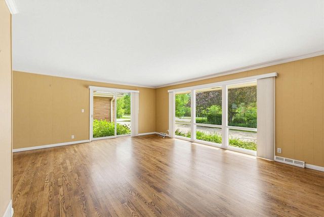 6757 N Santa Monica BOULEVARD, Fox Point, WI 53217