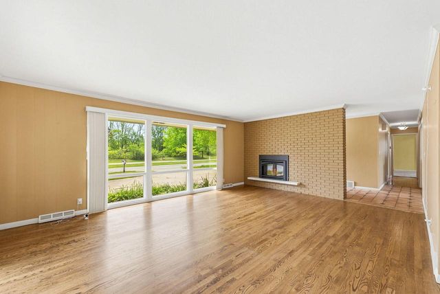 6757 N Santa Monica BOULEVARD, Fox Point, WI 53217