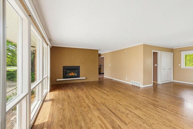 6757 N Santa Monica BOULEVARD, Fox Point, WI 53217
