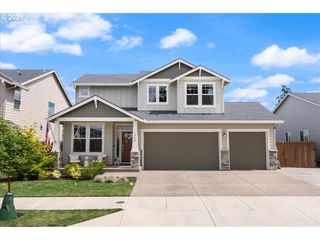 1734 N HYSSOP St, Canby, OR 97013