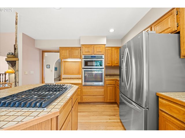14230 DOLPH Ct, Lake Oswego, OR 97034