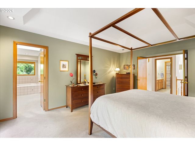 14230 DOLPH Ct, Lake Oswego, OR 97034