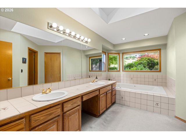 14230 DOLPH Ct, Lake Oswego, OR 97034