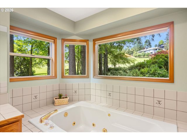 14230 DOLPH Ct, Lake Oswego, OR 97034
