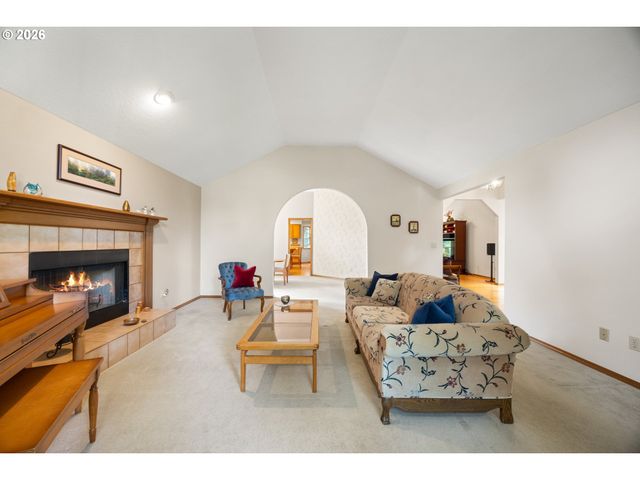 14230 DOLPH Ct, Lake Oswego, OR 97034