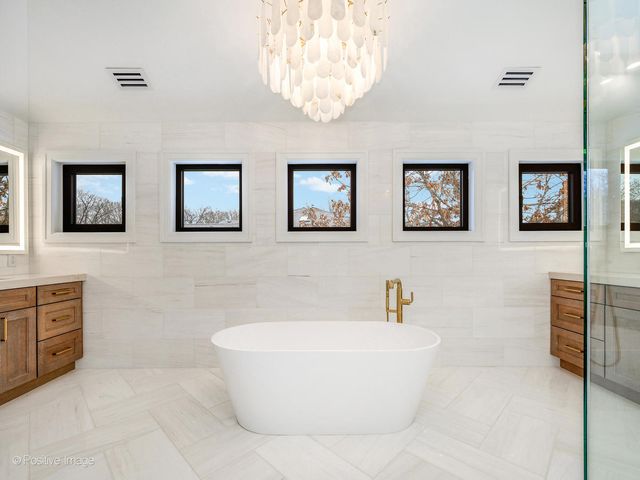 9427 Falling Waters Drive, Burr Ridge, IL 60527