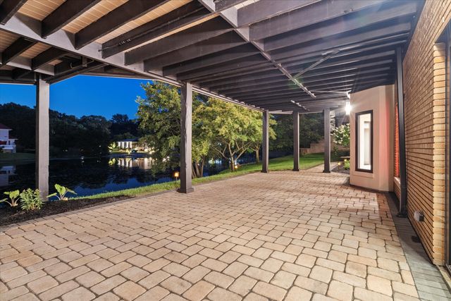 9427 Falling Waters Drive, Burr Ridge, IL 60527