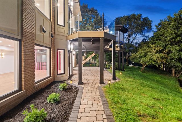 9427 Falling Waters Drive, Burr Ridge, IL 60527