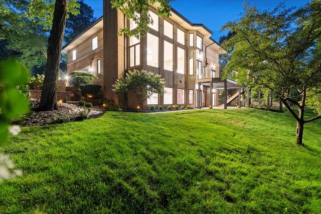 9427 Falling Waters Drive, Burr Ridge, IL 60527