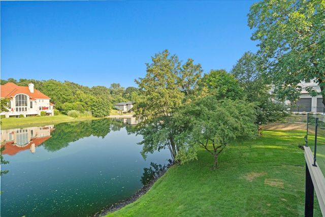 9427 Falling Waters Drive, Burr Ridge, IL 60527