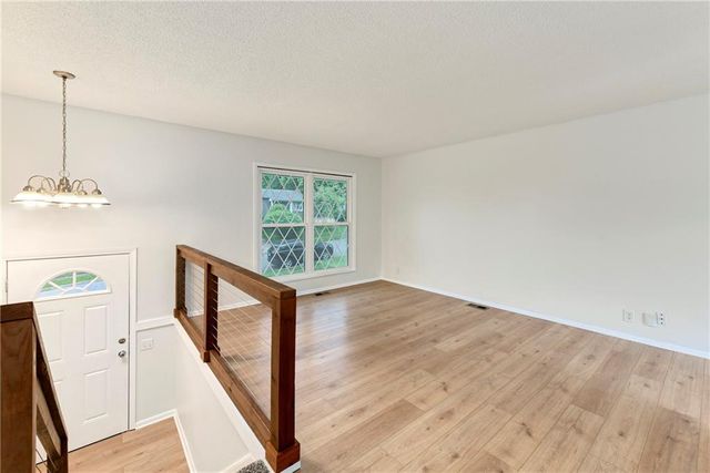 818 N Wigwam Trail, Independence, MO 64056