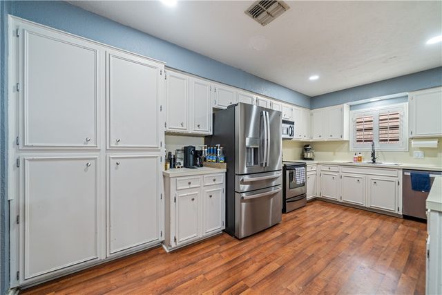 2217 Post Oak Dr, Portland, TX 78374