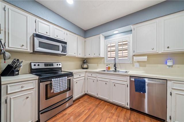 2217 Post Oak Dr, Portland, TX 78374