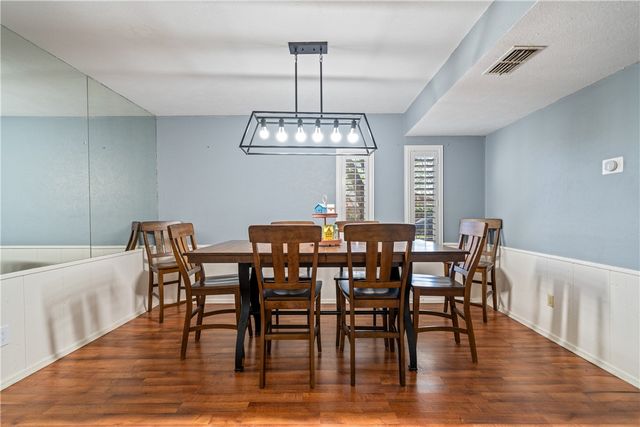 2217 Post Oak Dr, Portland, TX 78374