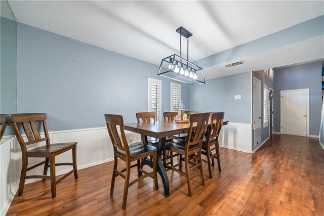 2217 Post Oak Dr, Portland, TX 78374