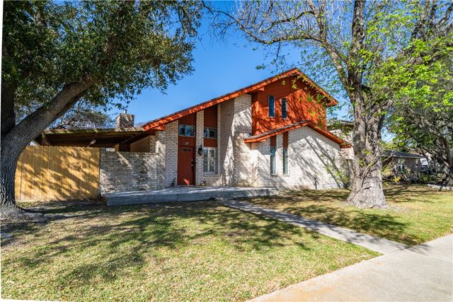 2217 Post Oak Dr, Portland, TX 78374