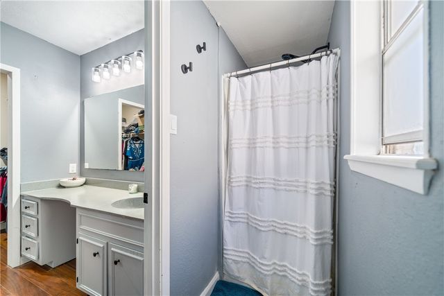 2217 Post Oak Dr, Portland, TX 78374