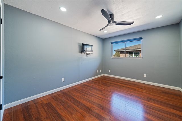 2217 Post Oak Dr, Portland, TX 78374