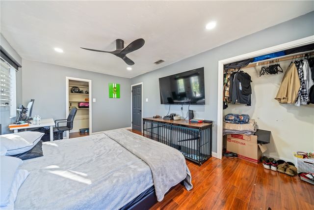 2217 Post Oak Dr, Portland, TX 78374