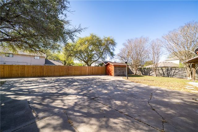 2217 Post Oak Dr, Portland, TX 78374
