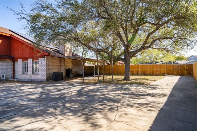 2217 Post Oak Dr, Portland, TX 78374