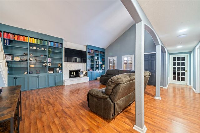 2217 Post Oak Dr, Portland, TX 78374