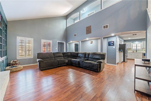 2217 Post Oak Dr, Portland, TX 78374