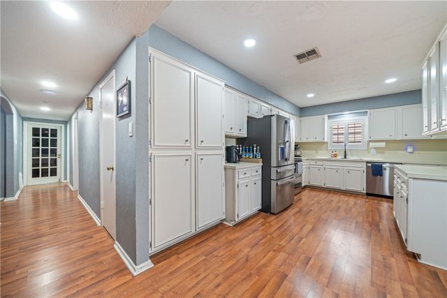 2217 Post Oak Dr, Portland, TX 78374