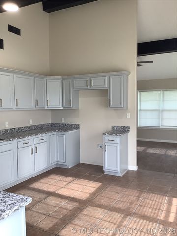 7426 E 566 Road, Locust Grove, OK 74352