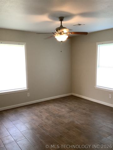 7426 E 566 Road, Locust Grove, OK 74352