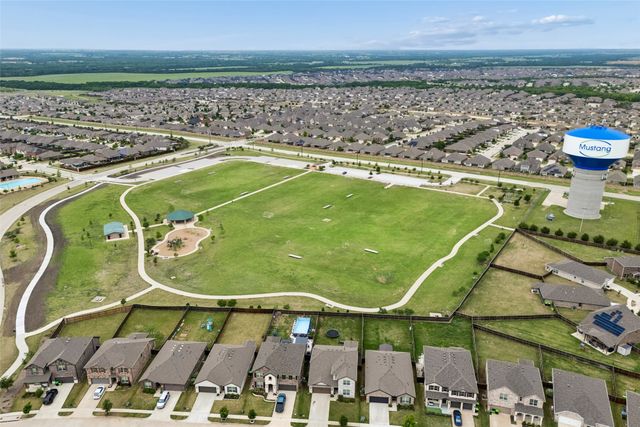 1940 Tomahawk Trail, Aubrey, TX 76227