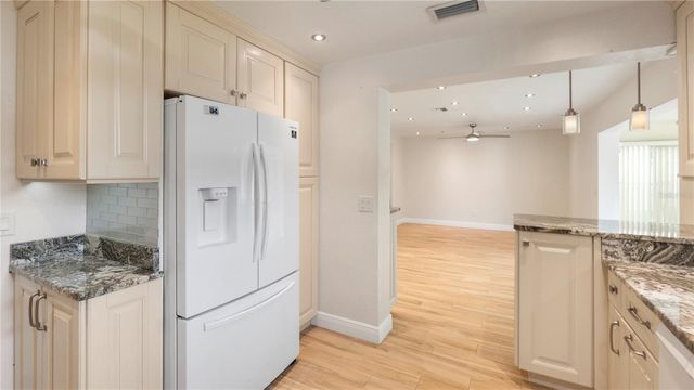 903 CARA DRIVE 903, Largo, FL 33771