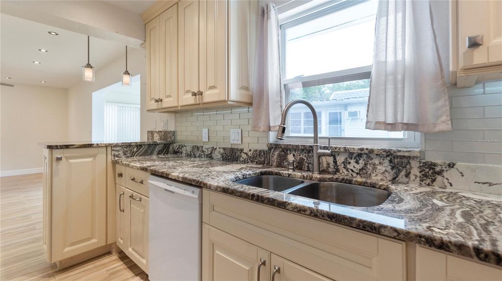 Image 18 of property listing at 903 CARA DRIVE 903, Largo, FL 33771