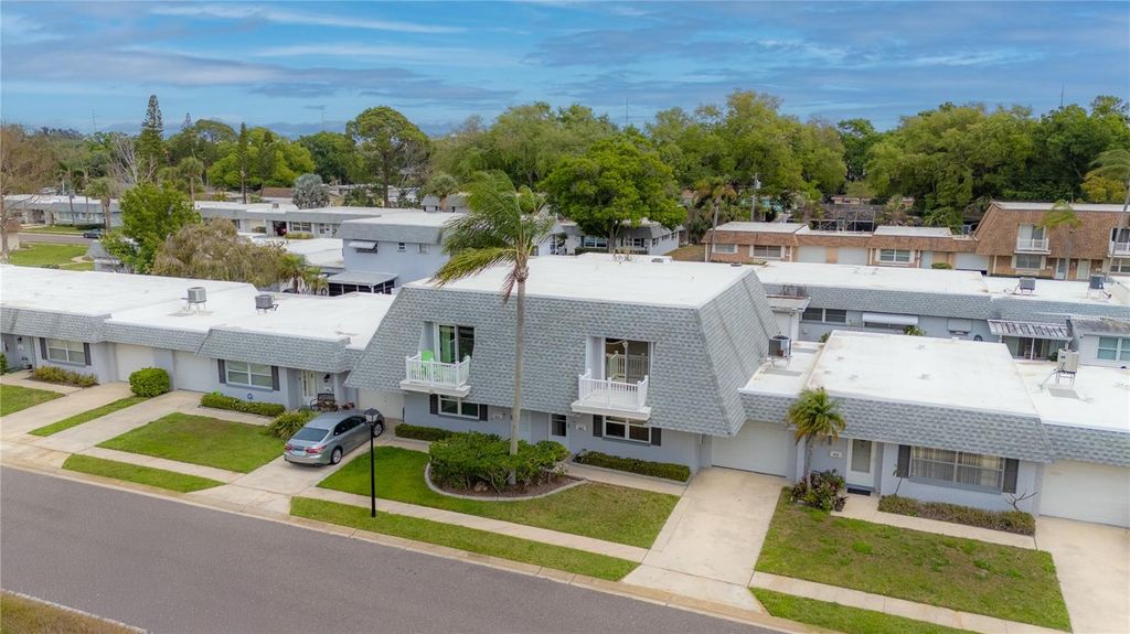 Image 3 of property listing at 903 CARA DRIVE 903, Largo, FL 33771