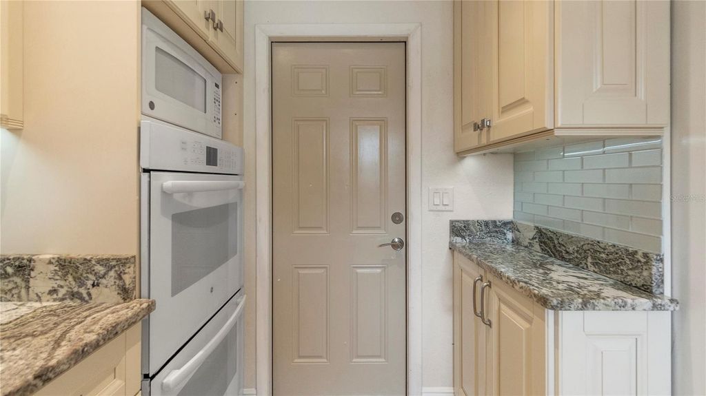 Image 22 of property listing at 903 CARA DRIVE 903, Largo, FL 33771