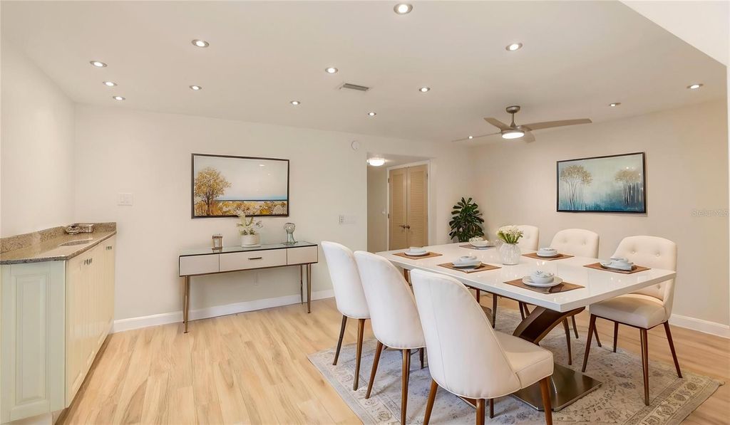 Image 25 of property listing at 903 CARA DRIVE 903, Largo, FL 33771