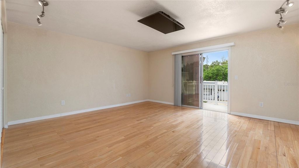 Image 32 of property listing at 903 CARA DRIVE 903, Largo, FL 33771