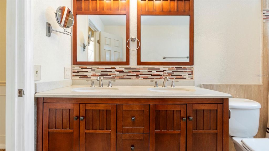 Image 36 of property listing at 903 CARA DRIVE 903, Largo, FL 33771