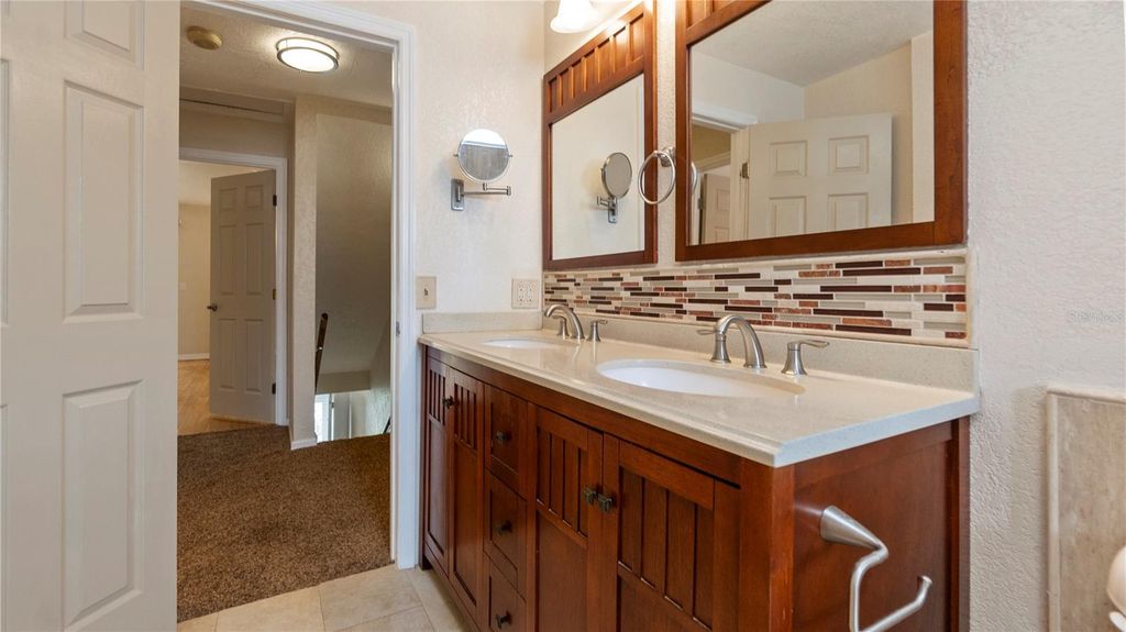 Image 37 of property listing at 903 CARA DRIVE 903, Largo, FL 33771