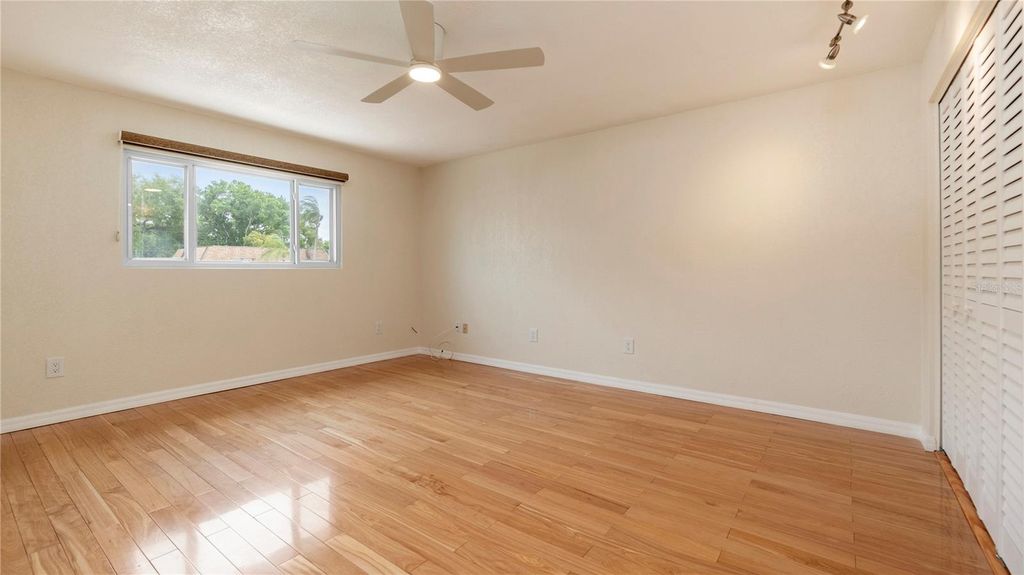 Image 40 of property listing at 903 CARA DRIVE 903, Largo, FL 33771