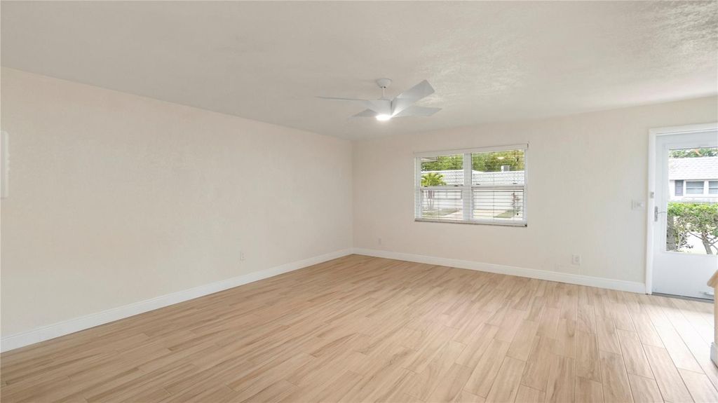 Image 7 of property listing at 903 CARA DRIVE 903, Largo, FL 33771