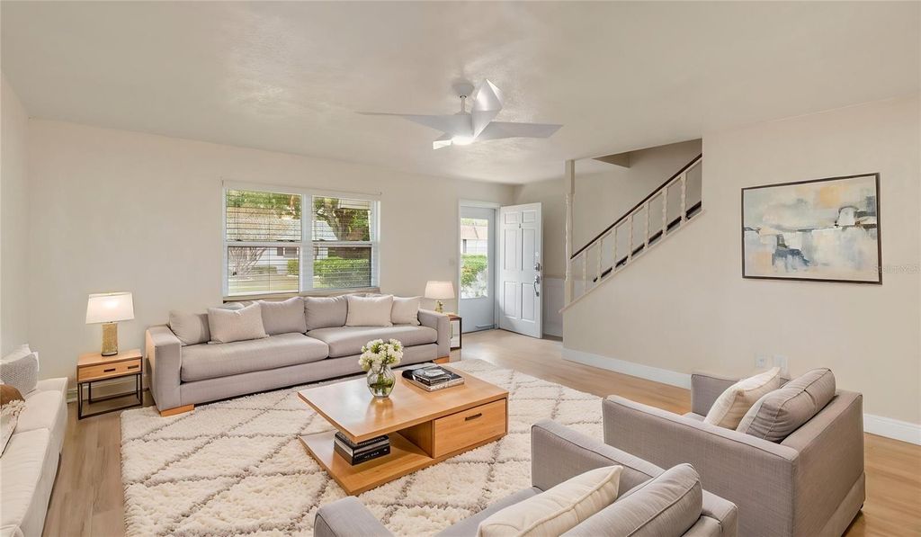 Image 8 of property listing at 903 CARA DRIVE 903, Largo, FL 33771